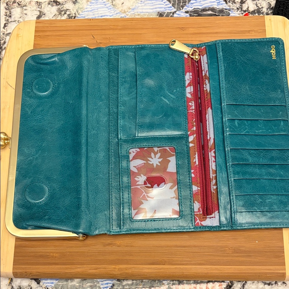 Hobo Wallet - Picture 2 of 6